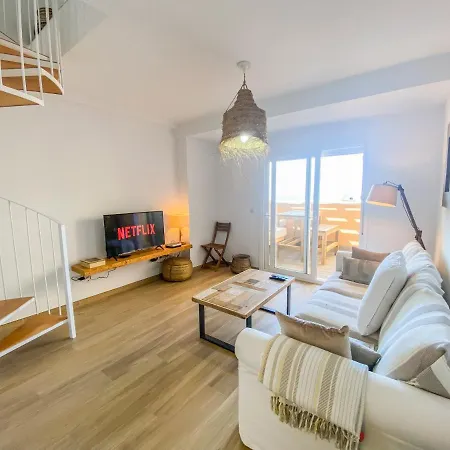 Cozy House - Penthouse, Pool, Parking *