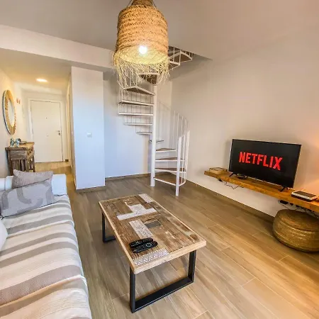 Cozy House - Penthouse, Pool, Parking アパート *